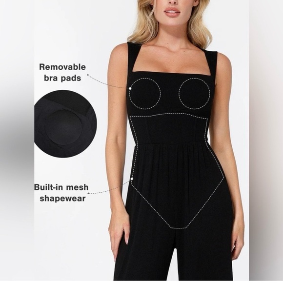 Elegant Black Jumpsuit - Picture 3 of 7